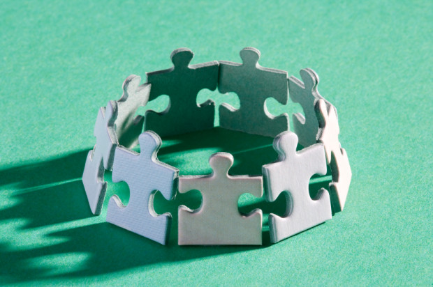 Ring of puzzle pieces